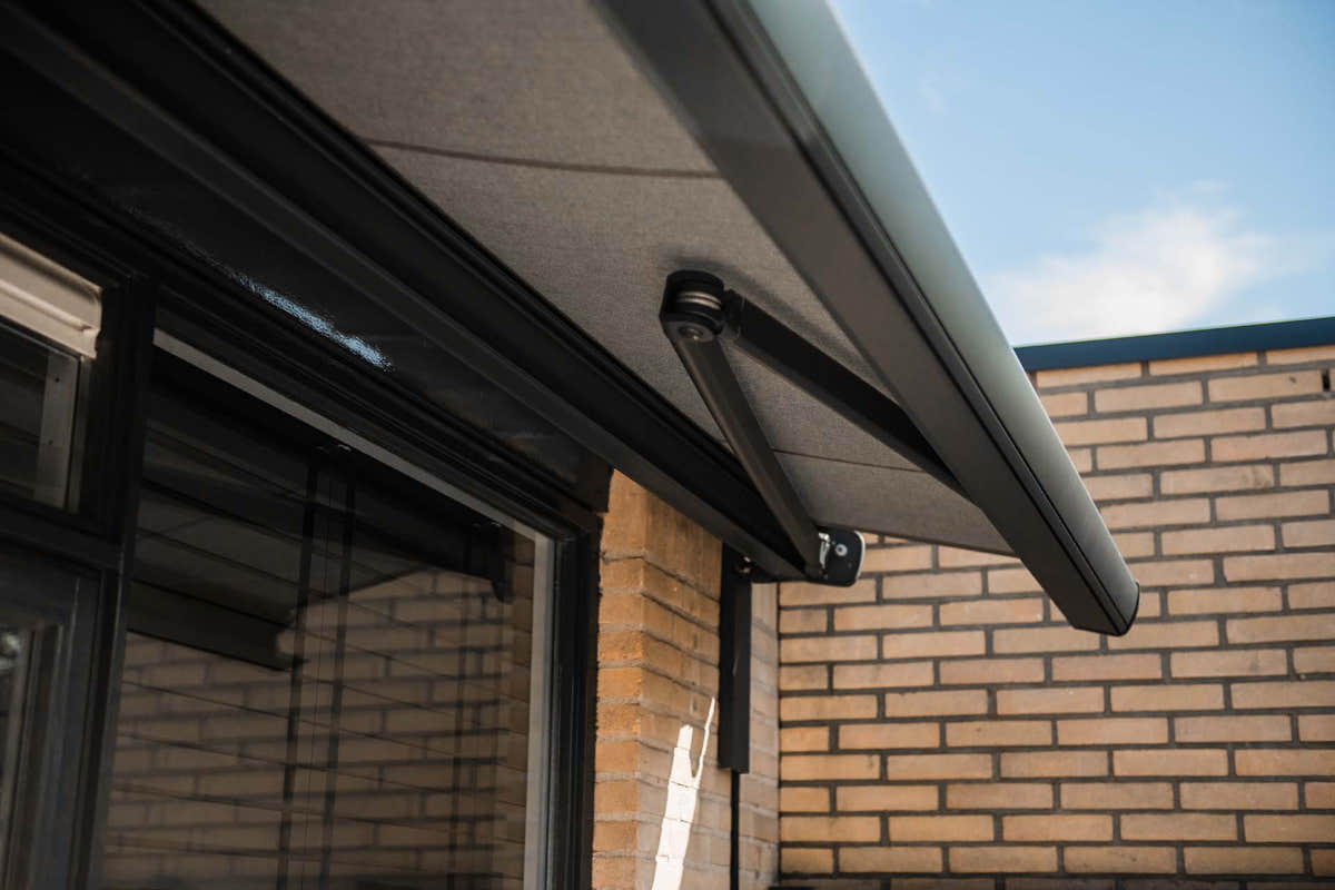 Allround Moneo 400 knikarmscherm in aanbieding bij STERK Zonweringen