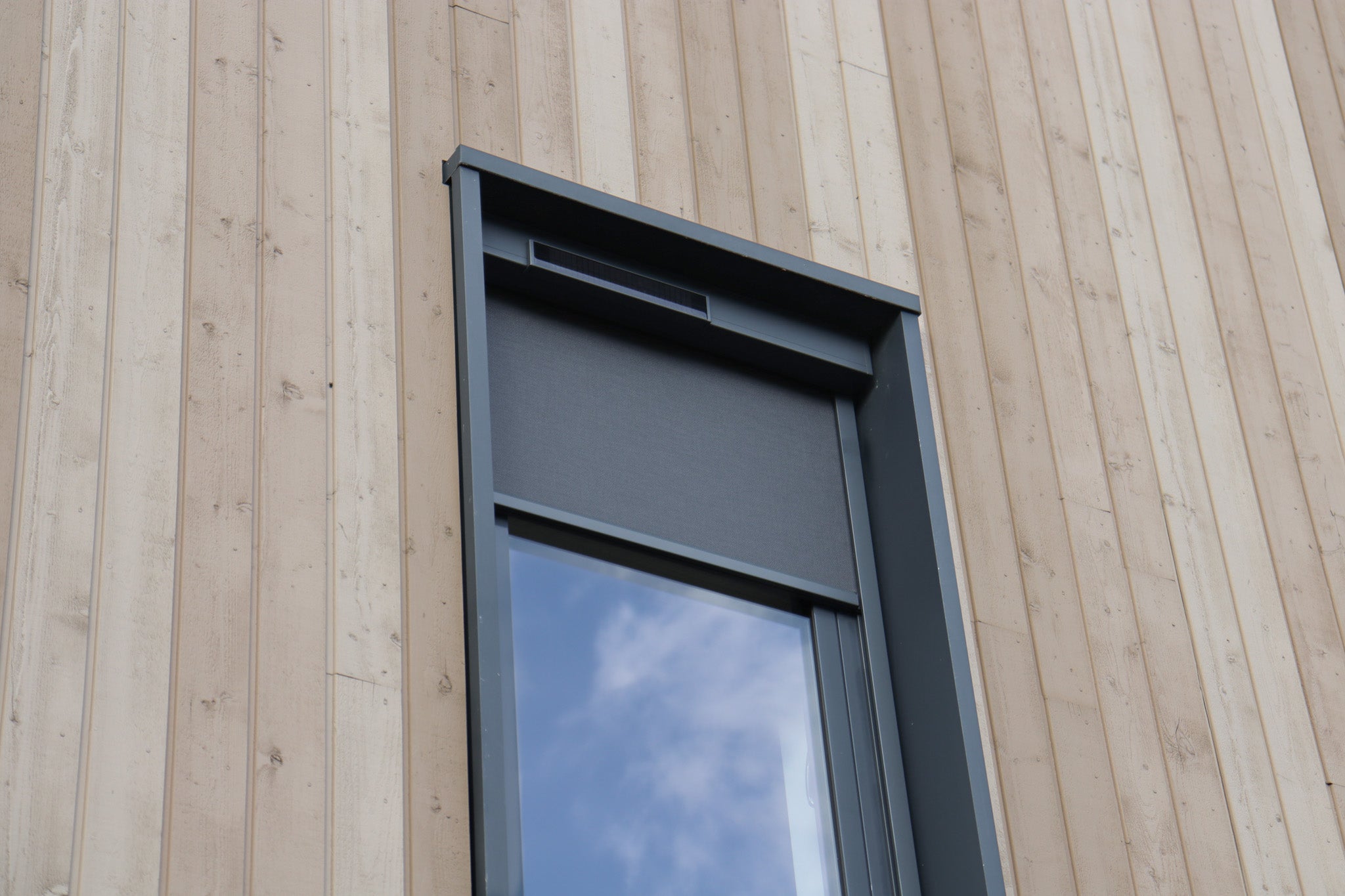 Bekijk een ritsscreen voor bij jou aan de gevel