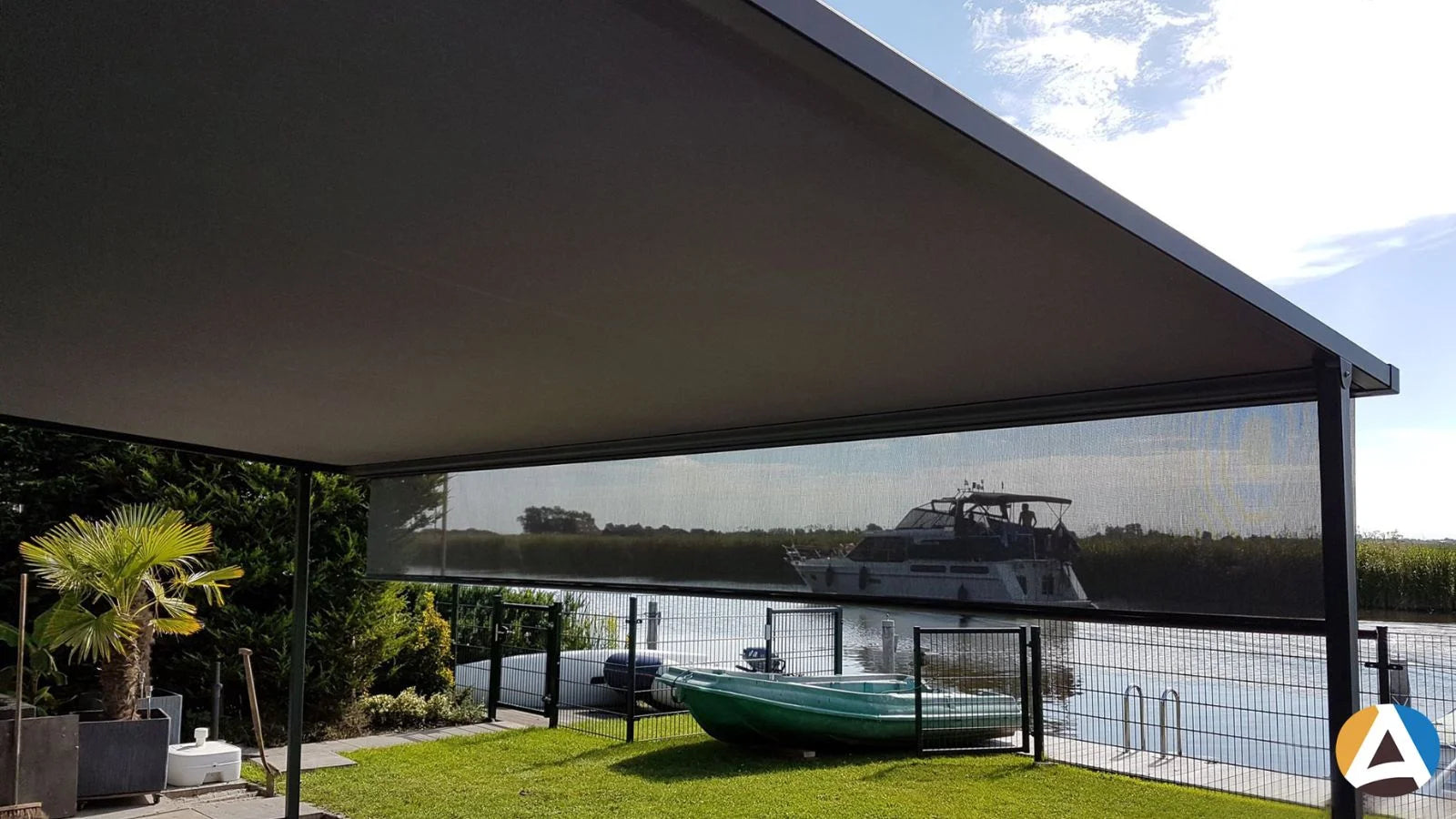 Vinci 250 pergola met variovolant voor de lage zon in Huizen - STERK Zonweringen