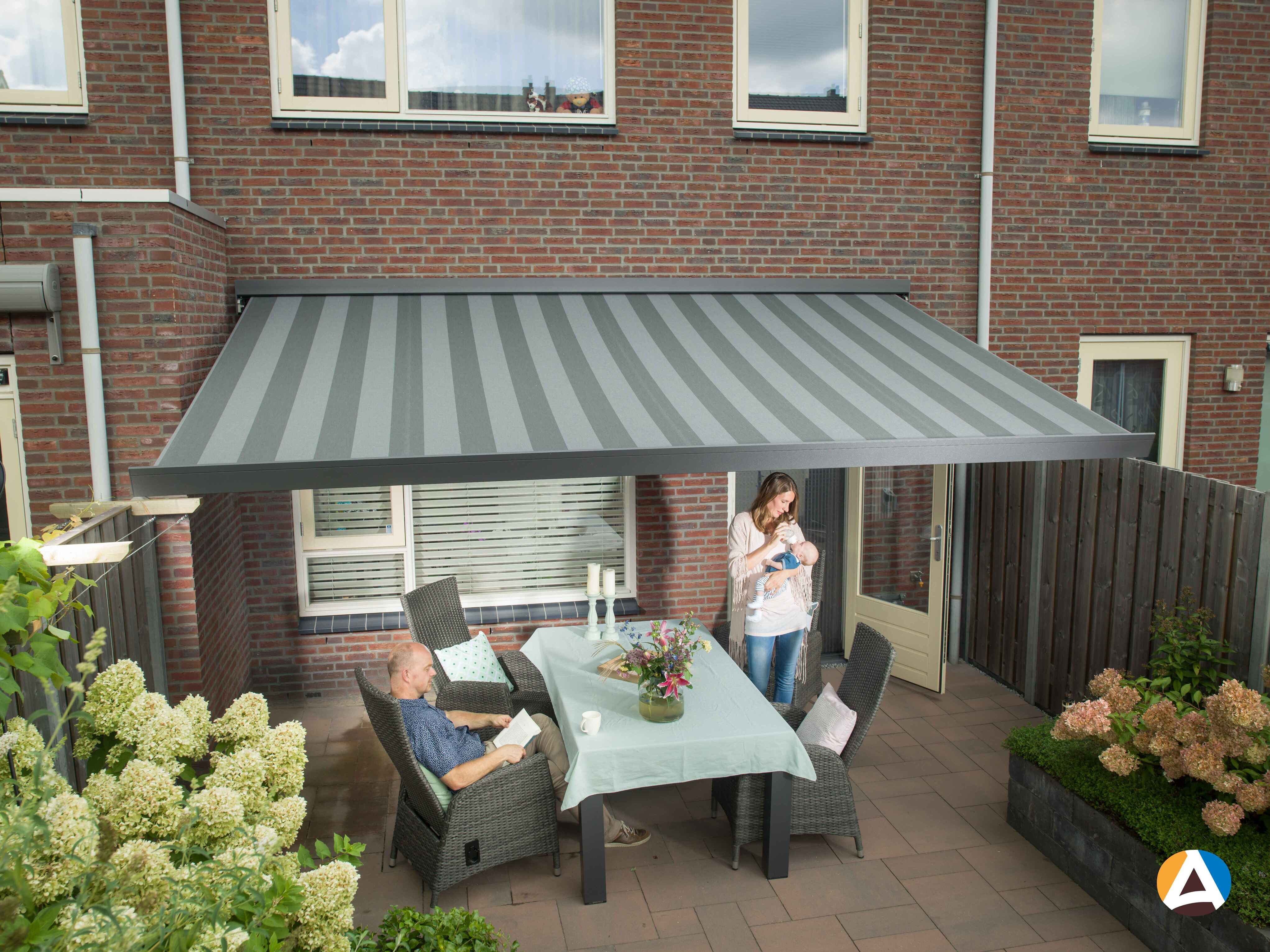 Moneo 400 - Folding arm awning