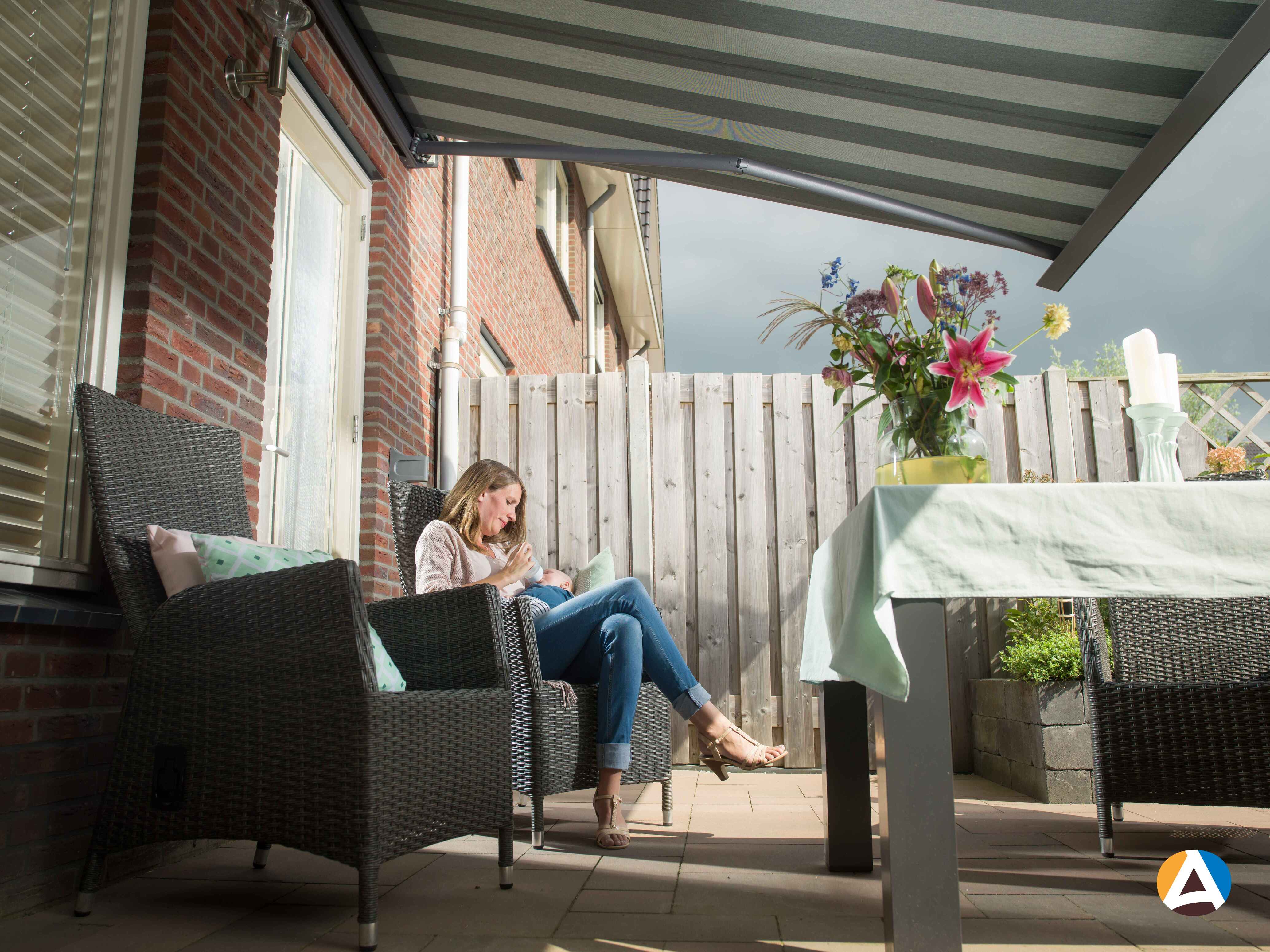 Moneo 400 - Folding arm awning