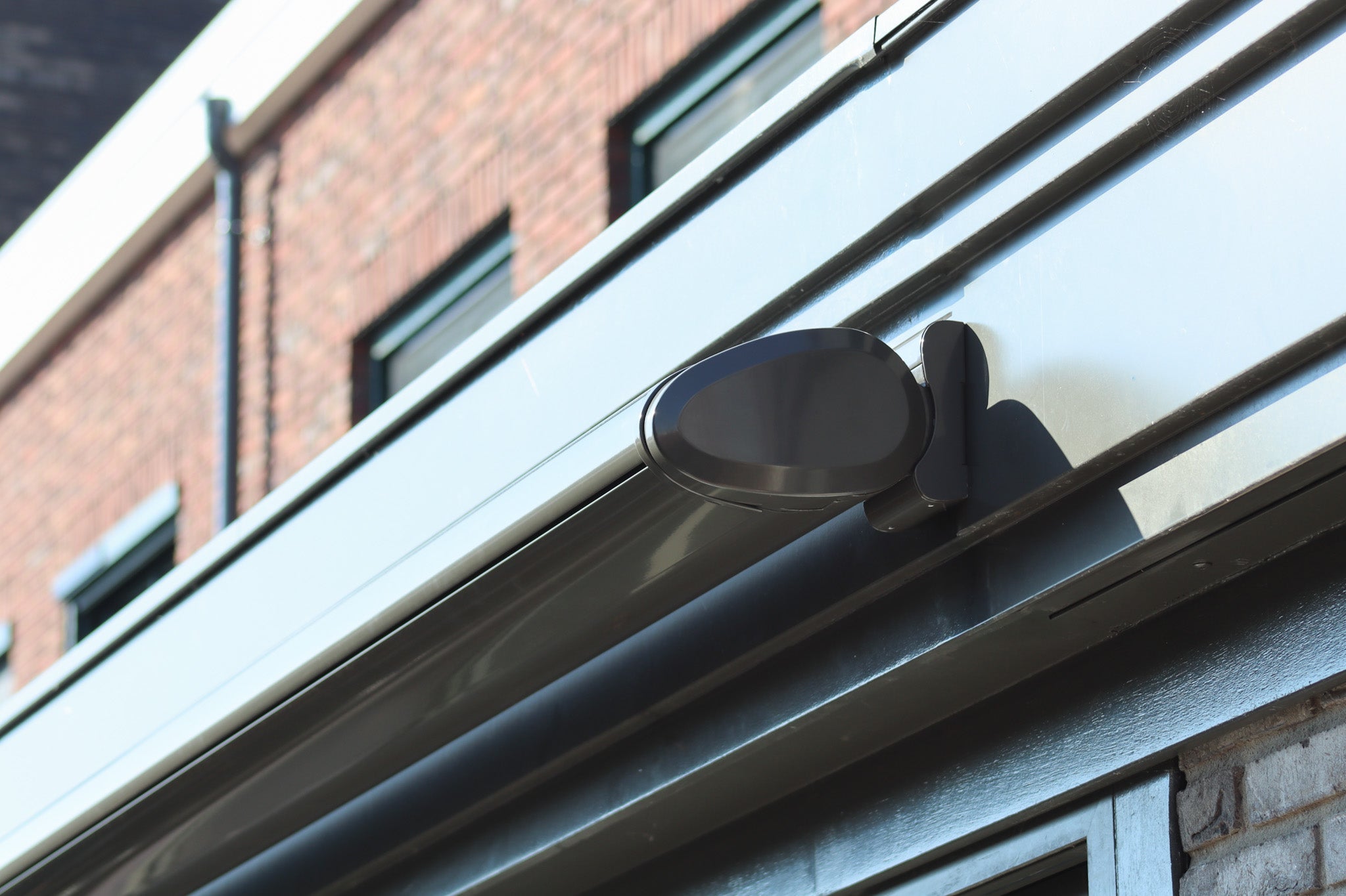 Gaudí 300 - Knikarmscherm - Geplaatst door de specialisten van STERK Zonweringen in Bussum