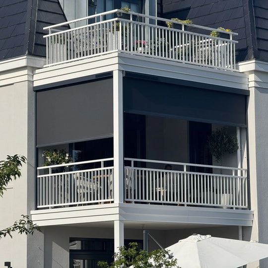 Ritsscreens geplaatst op een balkon in Almere door STERK Zonweringen