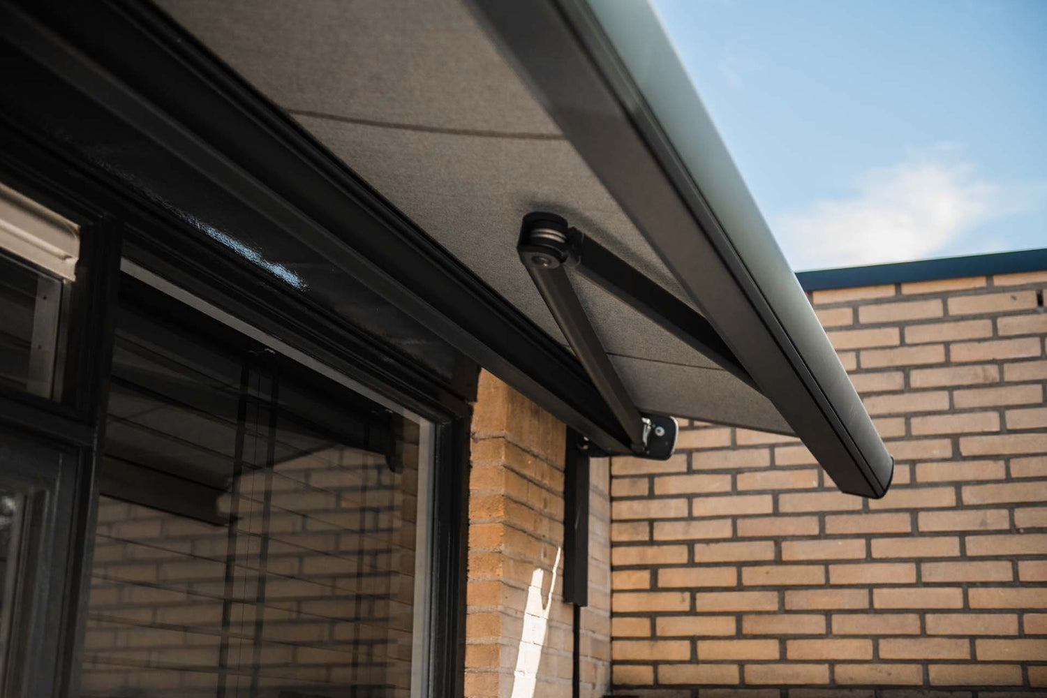 Knikarmscherm sterke metalen knikarmen welke in kleur gespoten kunnen worden