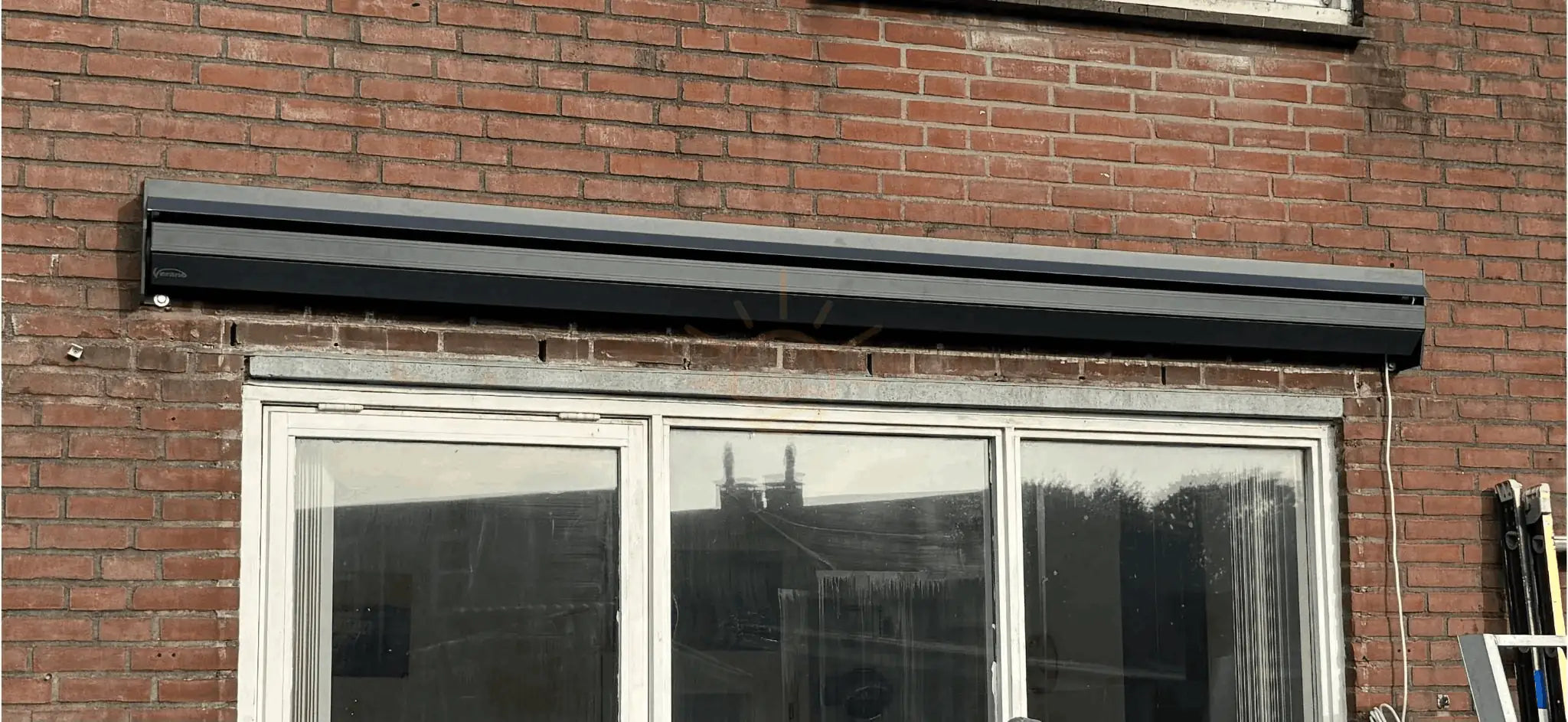 Verano V210 plaatsing in Almere in zwart - STERK Zonweringen