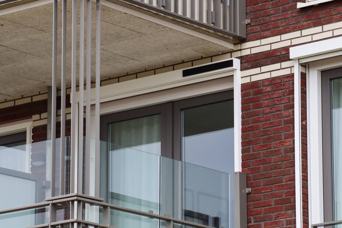 Verano V550 ritsscreen - Geplaatst door STERK Zonweringen in Naarden