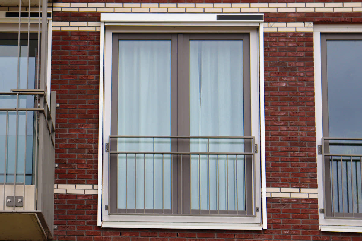 Verano V550 ritsscreen - Geplaatst door STERK Zonweringen in Naarden