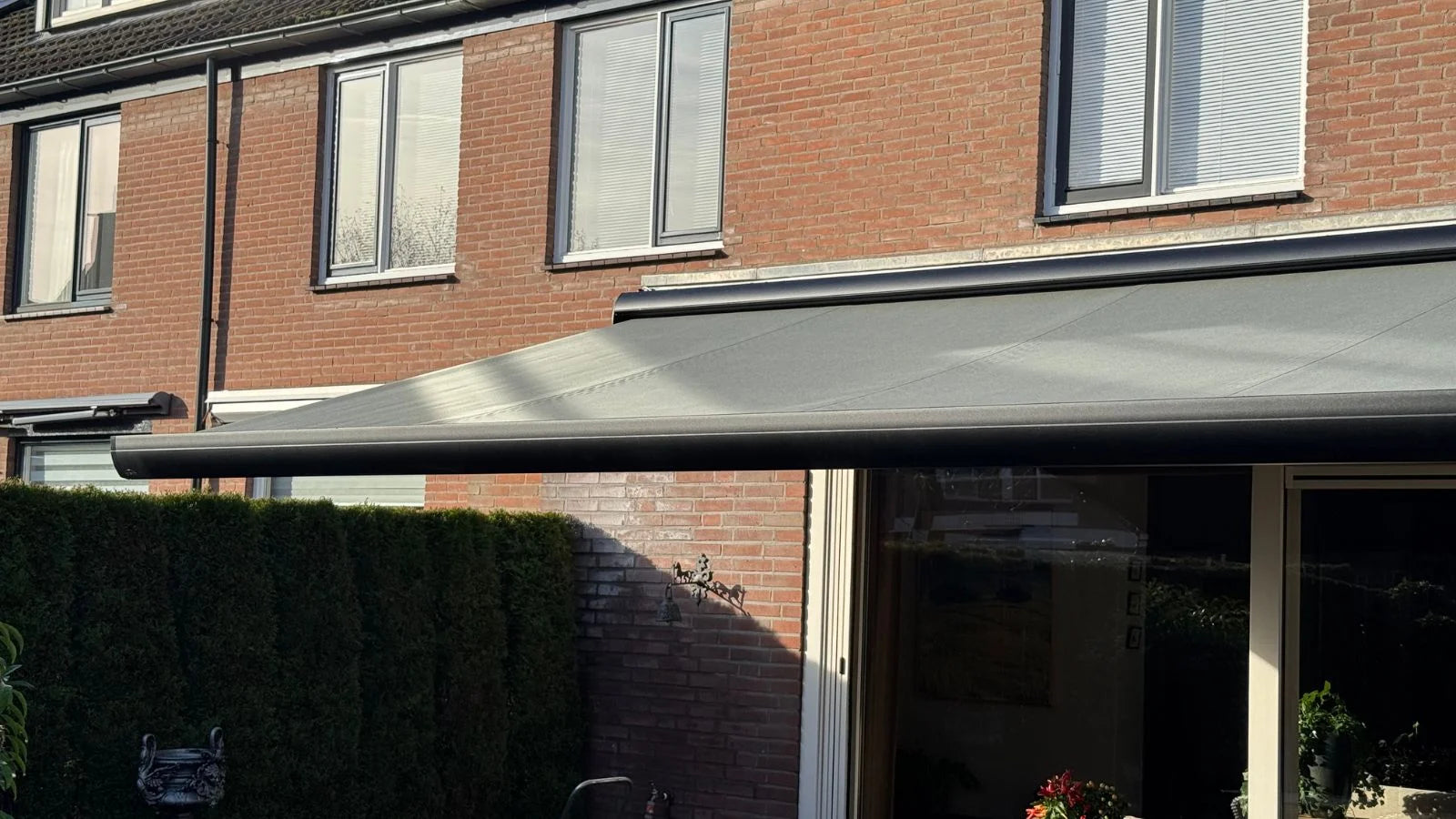 Verano V225 half gesloten cassette knikarmscherm - STERK Zonweringen