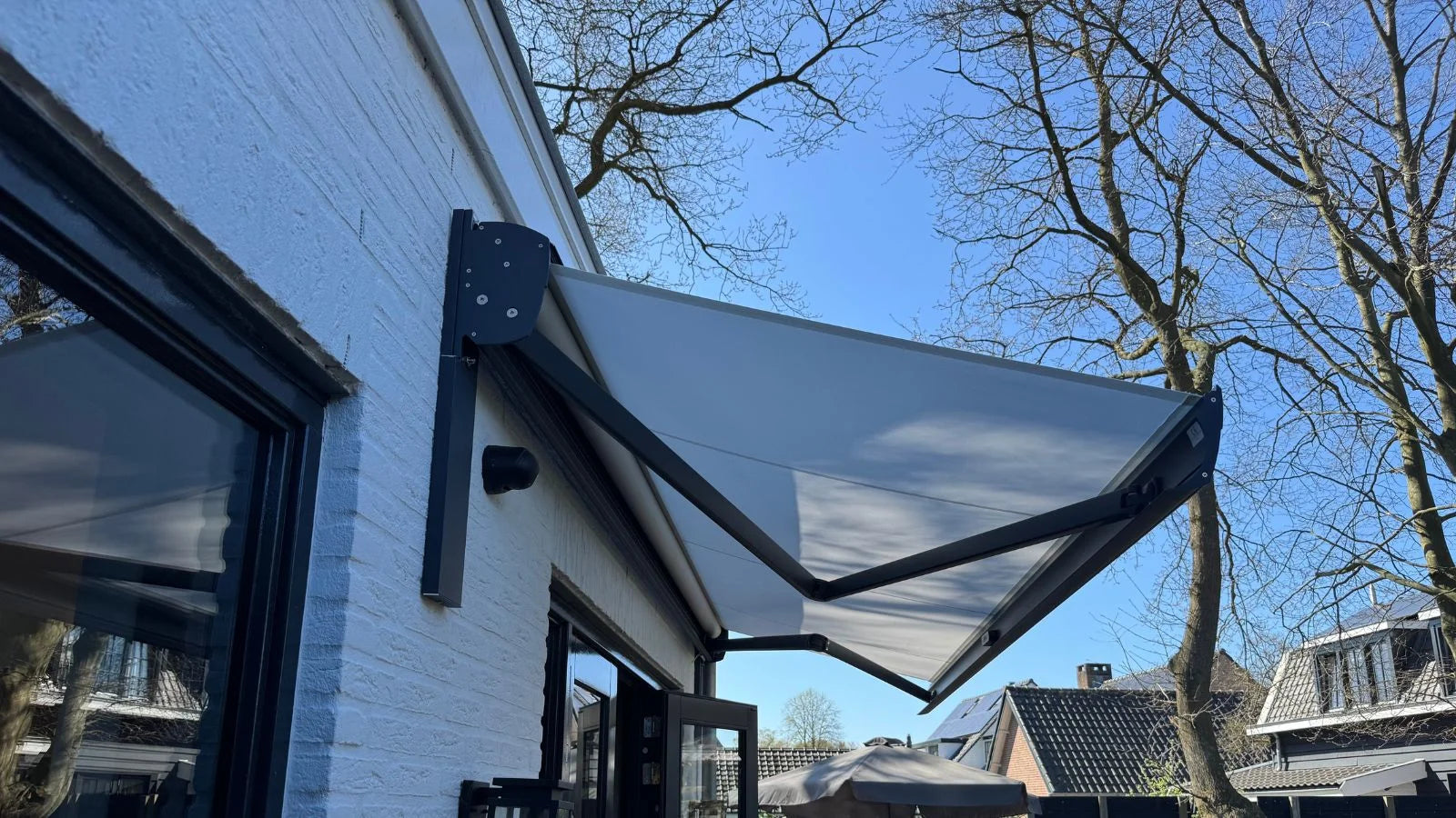 Past het Verano V255 knikarmscherm bij jou? - STERK Zonweringen