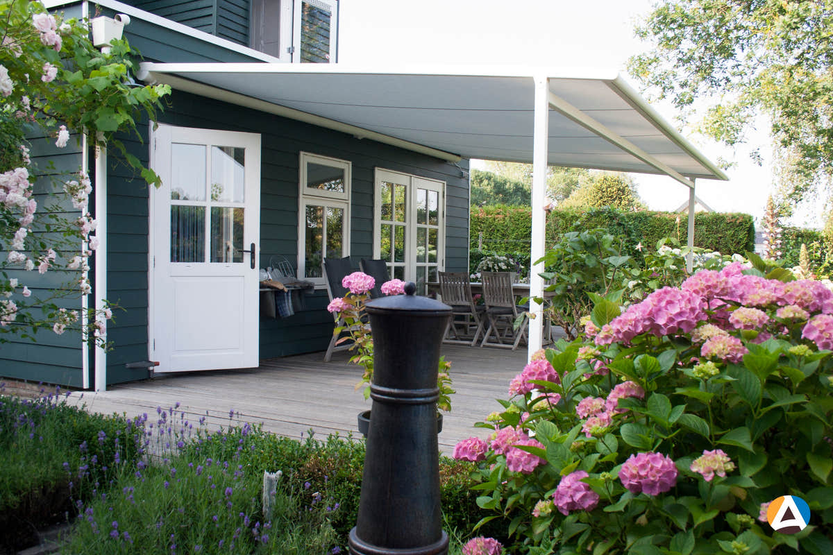 Moderne pergola dakterras voor extra beschutting
