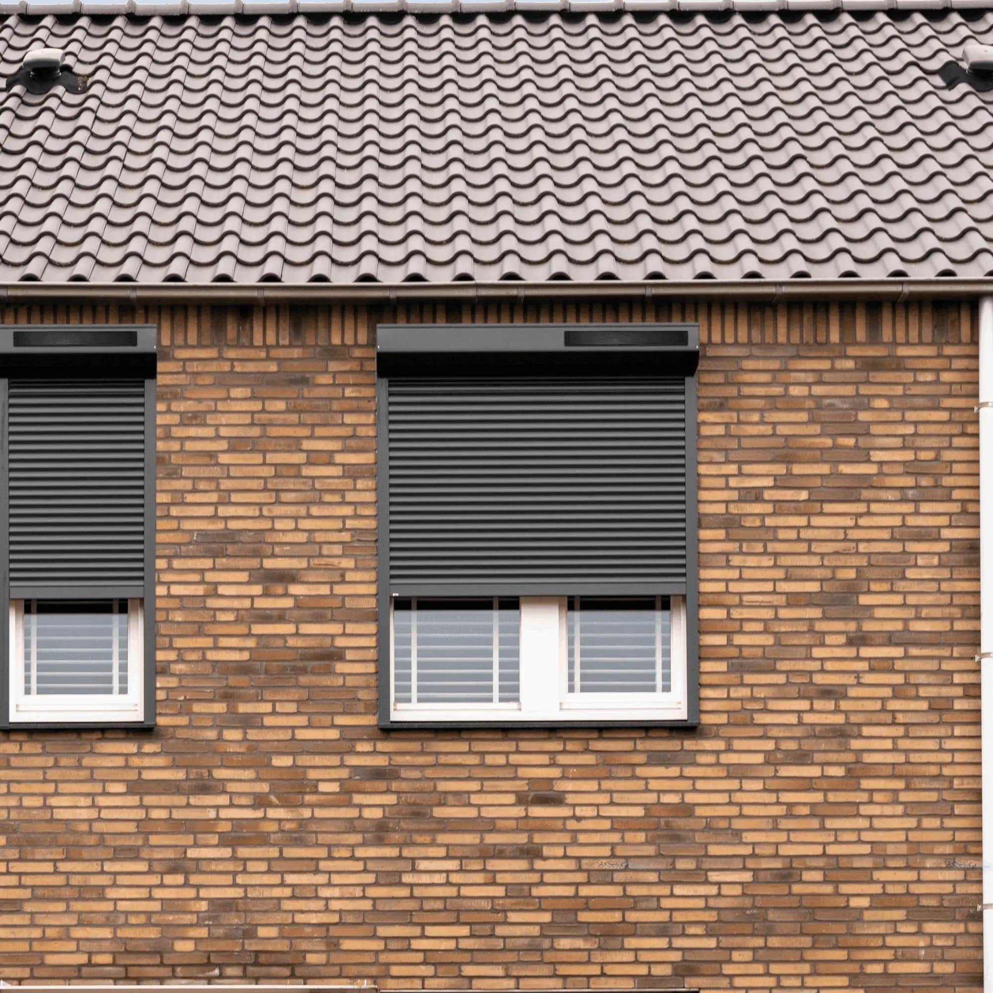 Electric Verano V010 roller shutter installed in 't Gooi