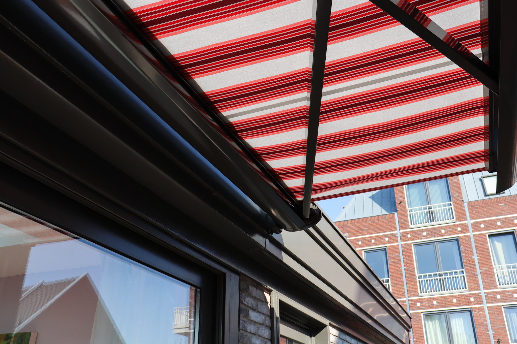 Allround Gaudi 300 geplaatst door STERK Zonweringen