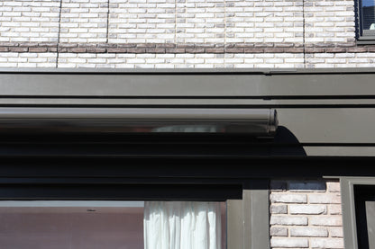 Gaudí 300 - Knikarmscherm - Geplaatst door de specialisten van STERK Zonweringen in Bussum