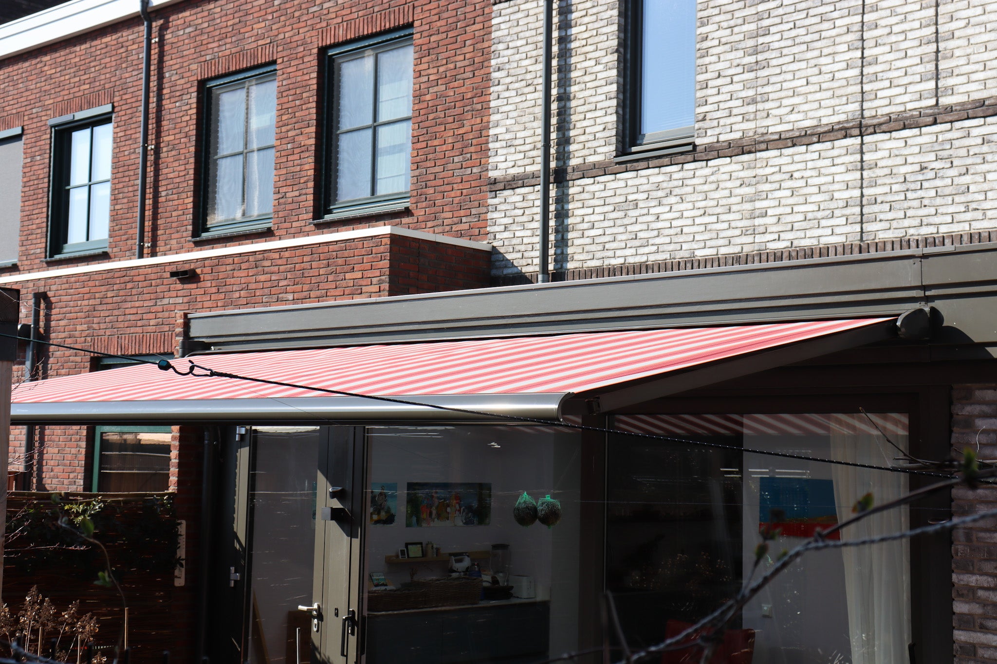 Gaudí 300 - Knikarmscherm - Geplaatst door de specialisten van STERK Zonweringen in Bussum