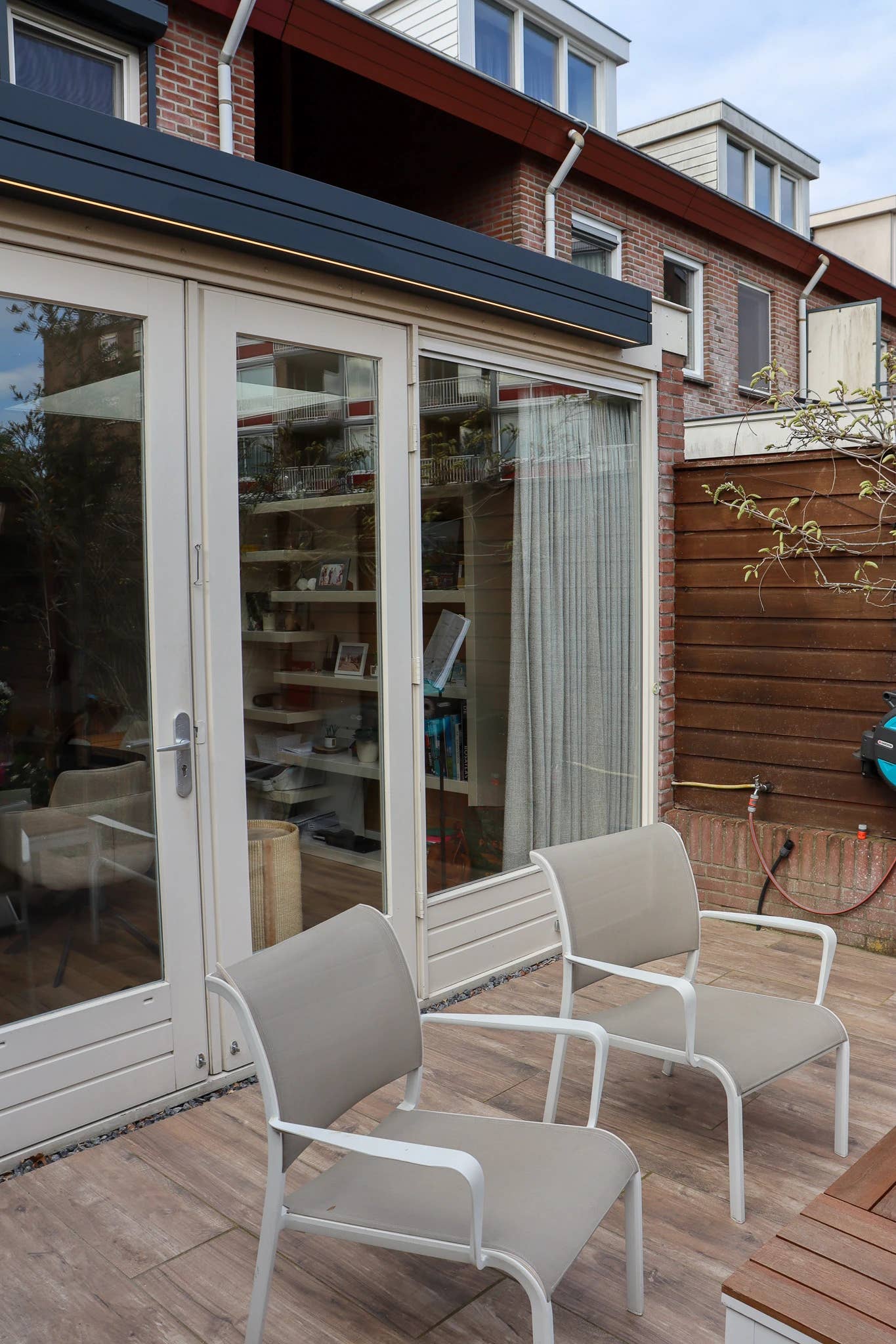 Zwarte Allround Moneo in Bussum gesloten sfeer beeld