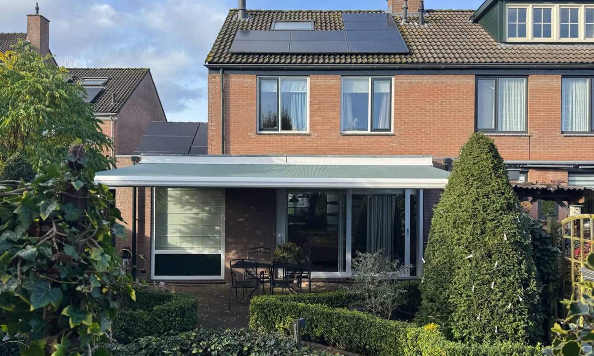 Standaard 5 jaar garantie op een knikarm zonnescherm 600 x 300