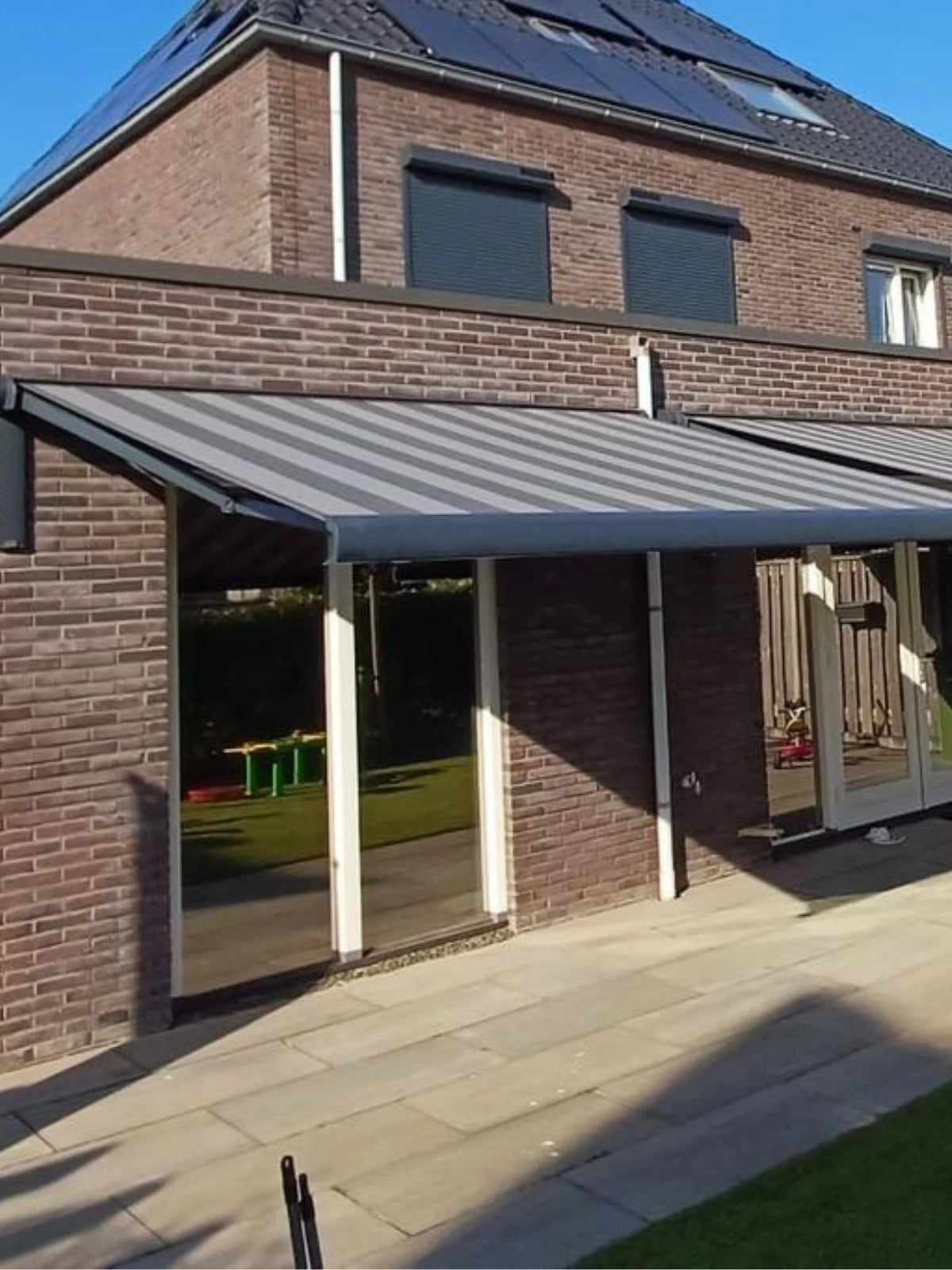 Standaard 5 jaar garantie op een knikarm zonnescherm 400 x 300