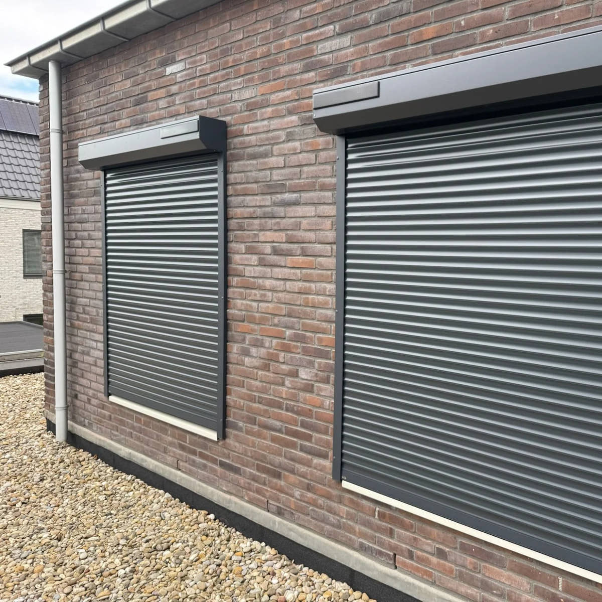 Standard 5-year warranty on roller shutters