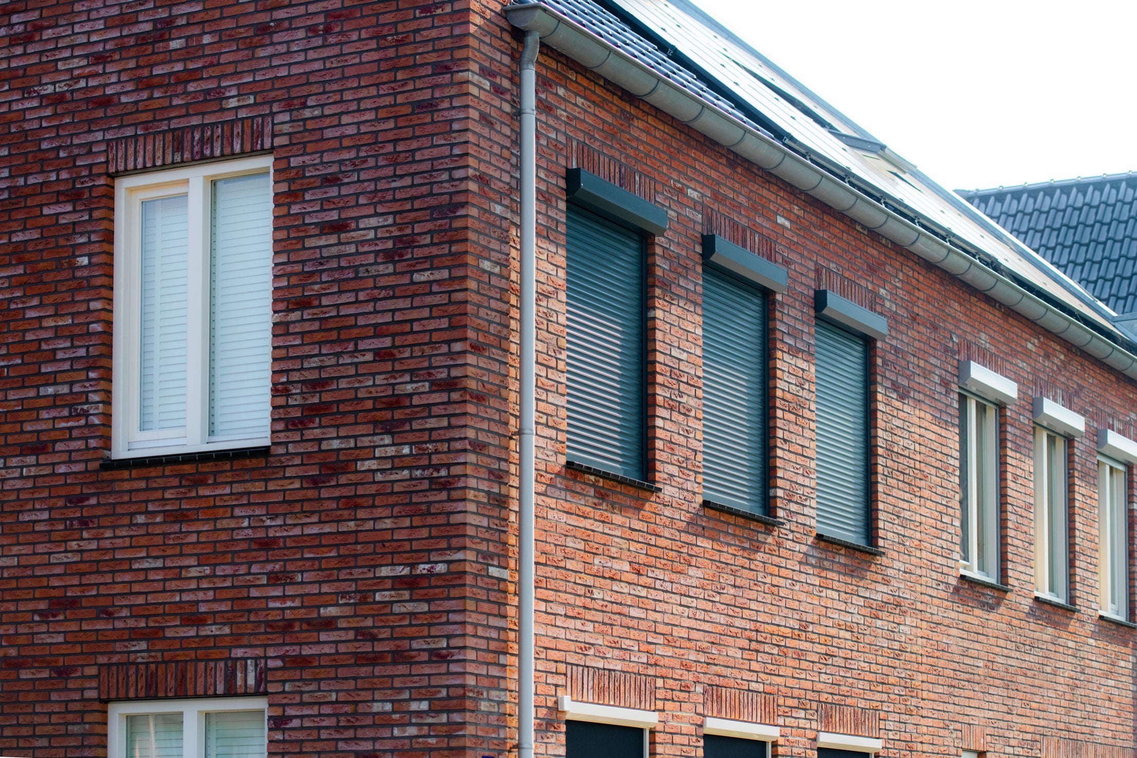 Rolluiken voorzijde van de woning - STERK Zonweringen