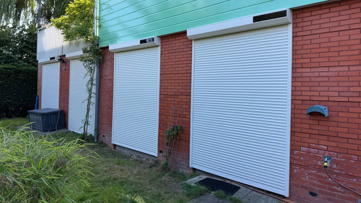 Standard 5-year warranty on electric roller shutters