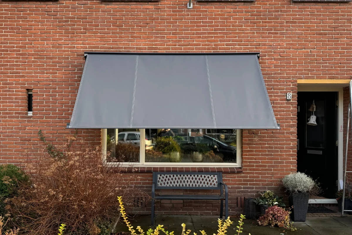 Standard 5-year warranty on awnings