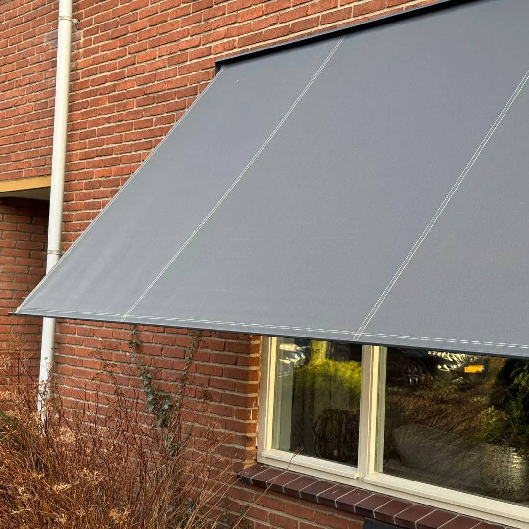 Standard 5-year warranty on mounted parts for drop arm awnings