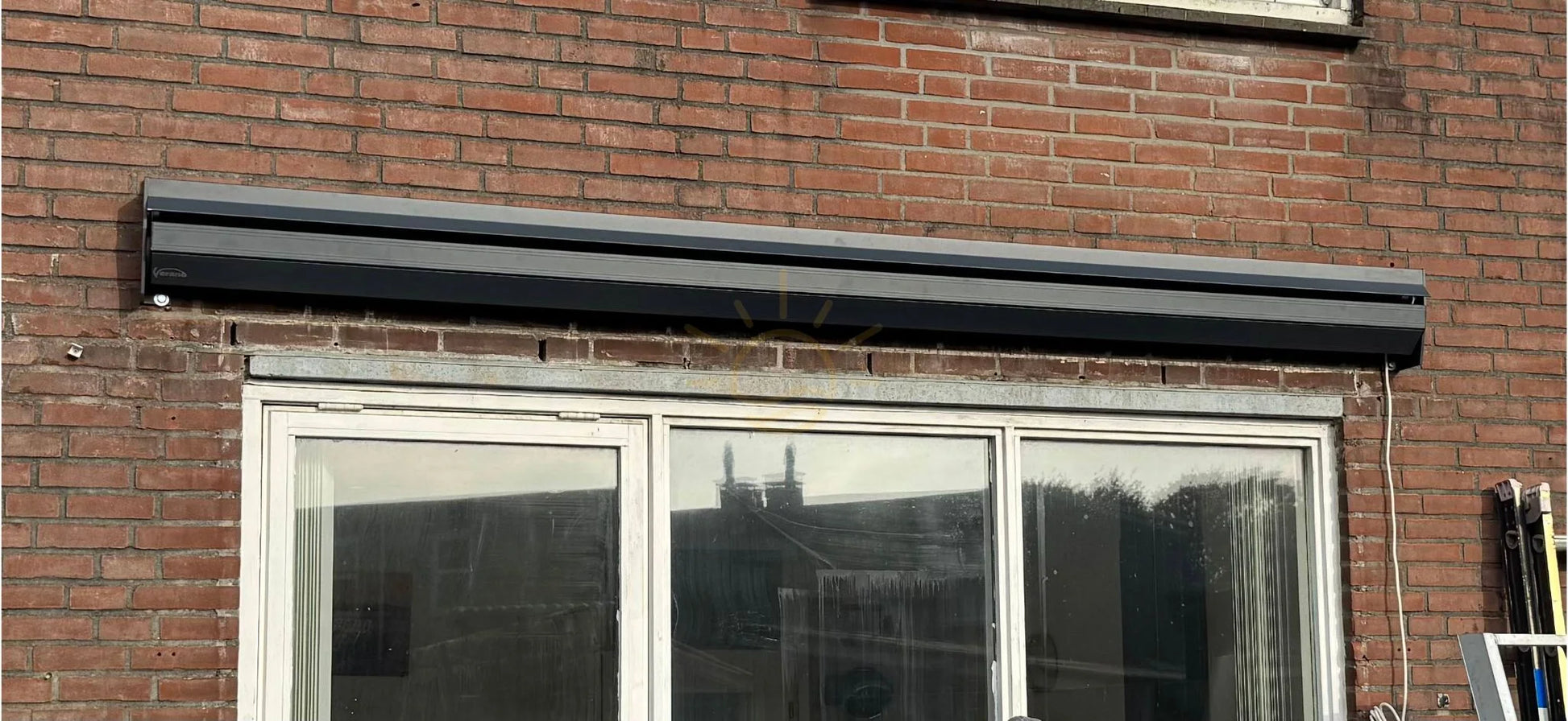 Verano V210 plaatsing in Almere in zwart - STERK Zonweringen