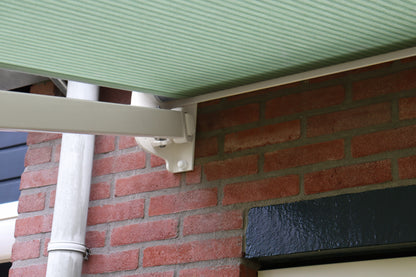 Knikarmscherm Verano V225 geplaatst in t Gooi