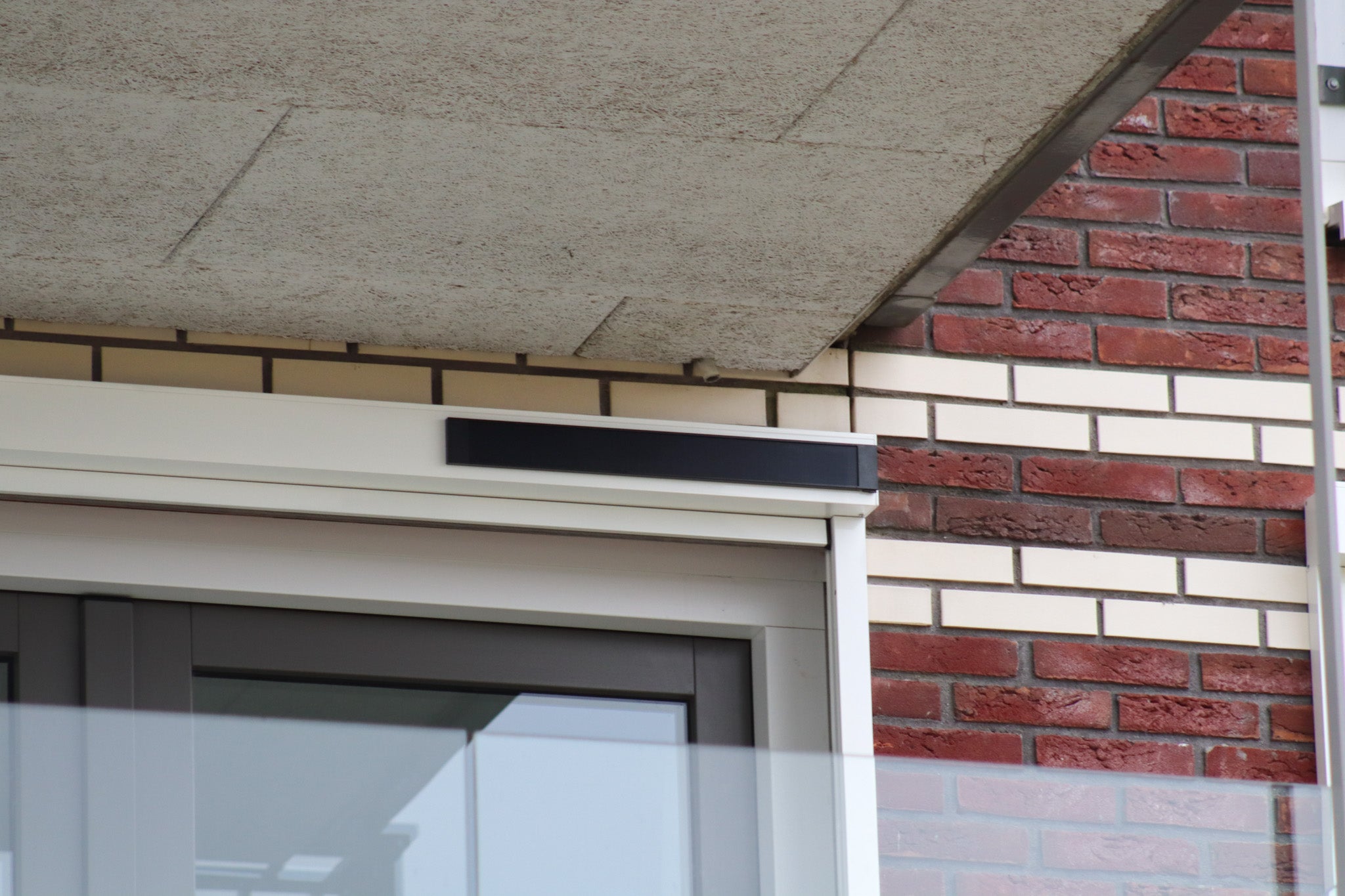 Verano V550 ritsscreen - Geplaatst door STERK Zonweringen in Naarden