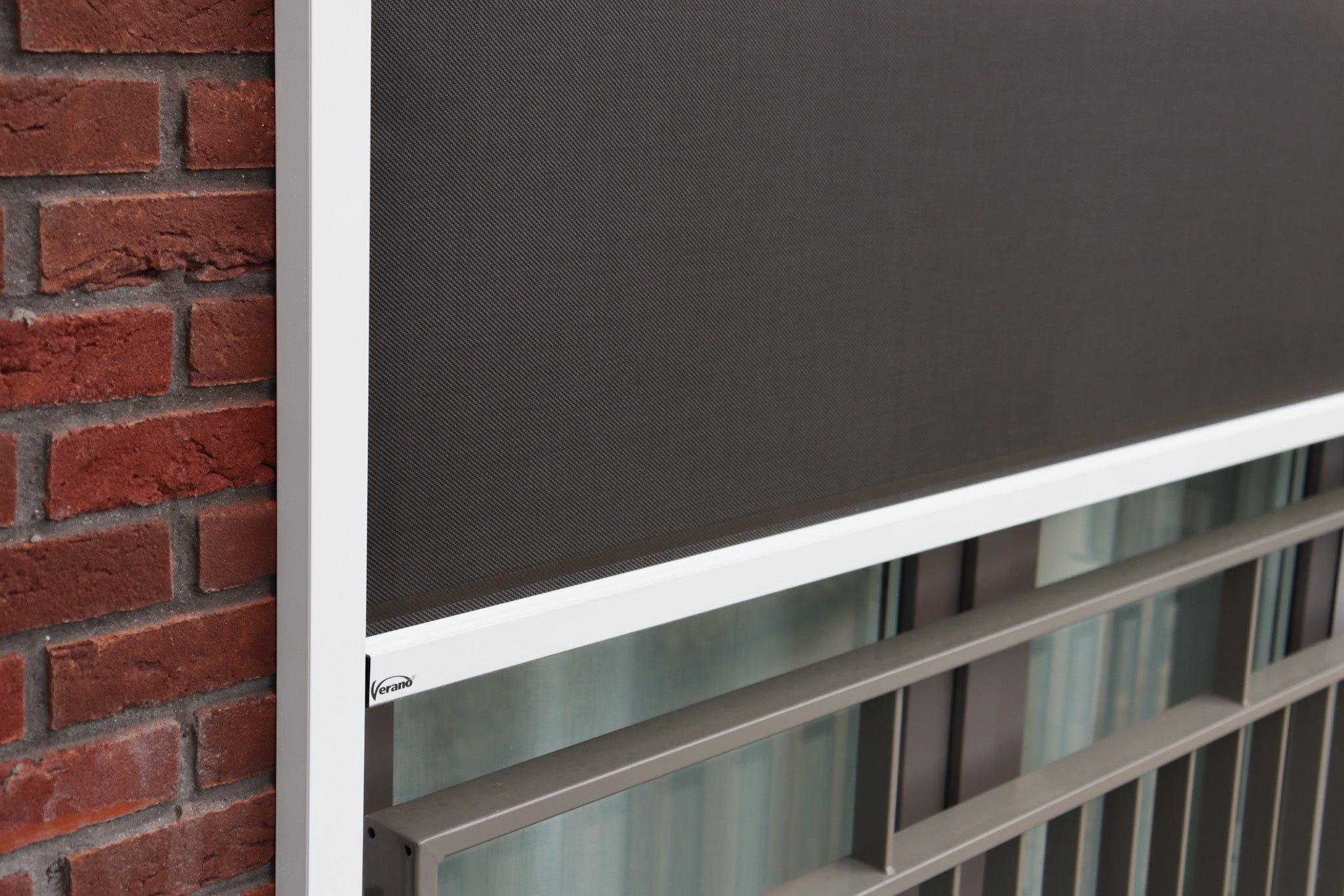 Verano V550 ritsscreen - Geplaatst door STERK Zonweringen in Naarden