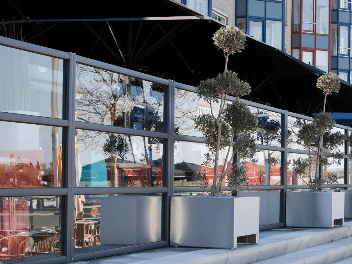 Verano V730 Biarritz windscherm - Geplaatst bij een Horeca gelegenheid