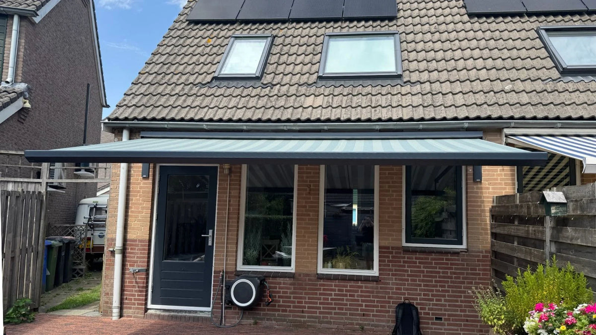 Wat is een knikarm zonnescherm 600 x 300?