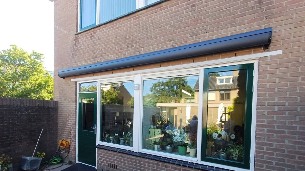 What are retractable awnings as sun protection?